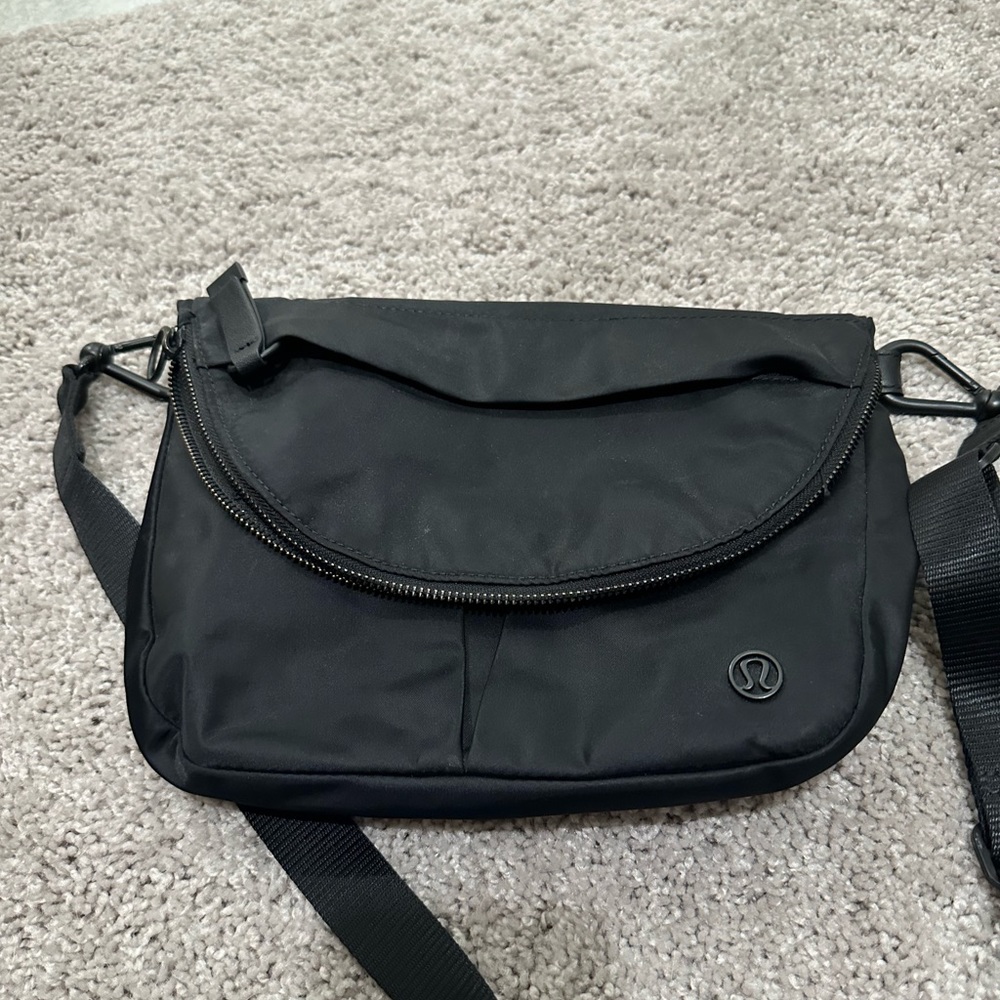 Lululemon crossbody festival bag